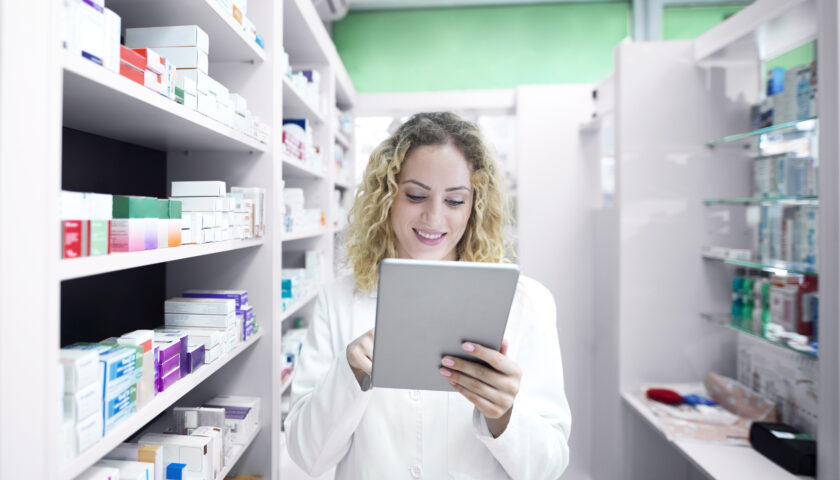 une secrétaire en pharmacie